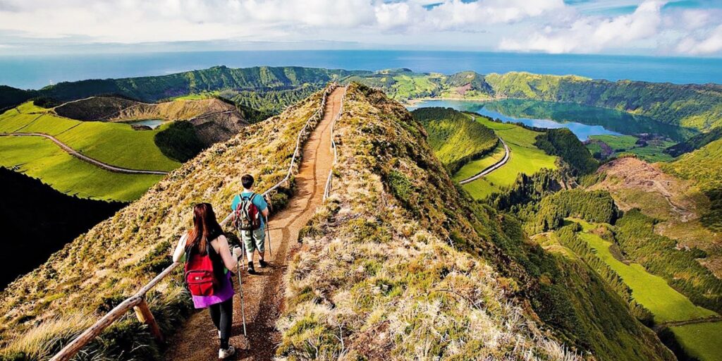 Travelzoo is a club for travel fans.