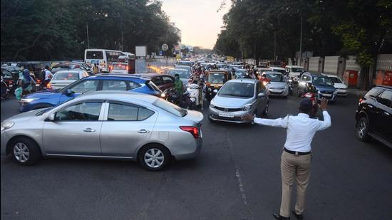 SPPU Chowk is a busy junction in Pune where heavy traffic from Aundh, Baner, Pashan, and Shivajinagar meets, causing daily congestion.